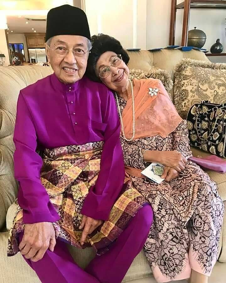 Dr. Mahathir Touched By Huge Turnout at PH Raya Open House - WORLD OF BUZZ 9
