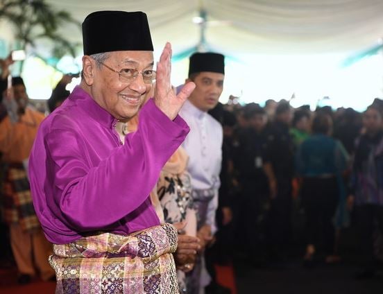Dr. Mahathir Touched By Huge Turnout At Ph Raya Open House - World Of Buzz 8
