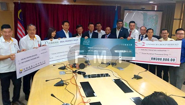 FOUR Millions Worth Donations to Tabung Harapan Malaysia - WORLD OF BUZZ 2