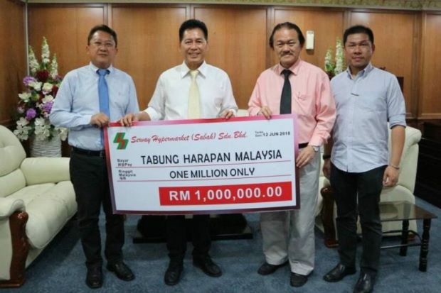 FOUR Millions Worth Donations to Tabung Harapan Malaysia - WORLD OF BUZZ