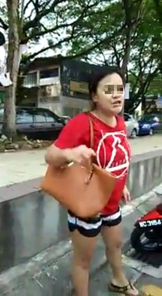 Furious Woman Uses Steering Lock To Attack Dbkl Officers For Clamping Her Car - World Of Buzz 1
