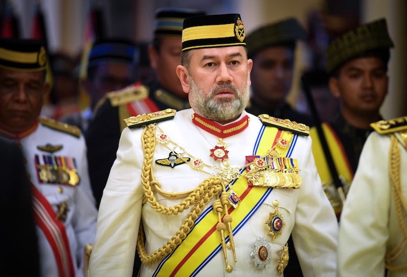 Inspired by Malaysians' Contributions to Tabung Harapan, The Agong Is Taking A 10% Pay Cut - WORLD OF BUZZ