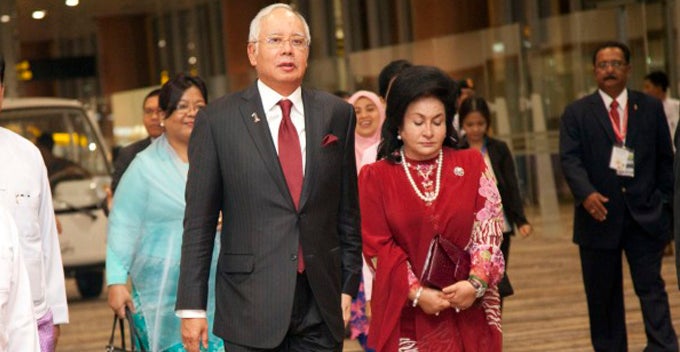 It's Hard for Experts to Estimate Rosmah's Jewellery Because They Are Rare - WORLD OF BUZZ
