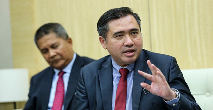 Loke Cancels RM800,000 Contract Awarded by BN Govt to Write Articles on The Star - WORLD OF BUZZ