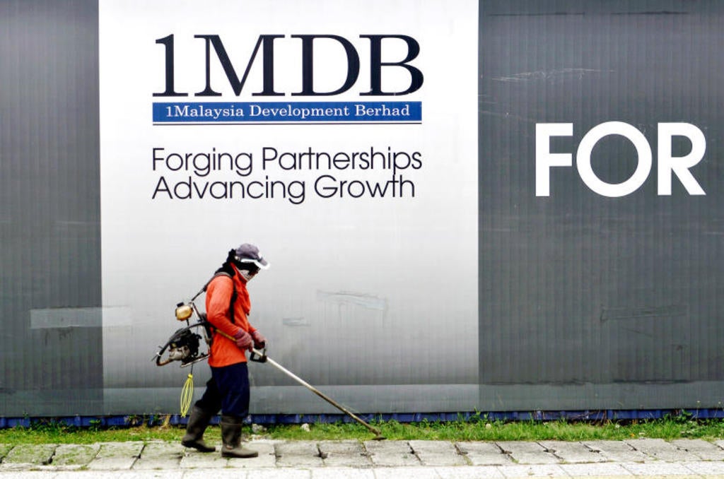 MACC Freezes 900 Bank Accounts Believed to Have Benefited from 1MDB - WORLD OF BUZZ 2