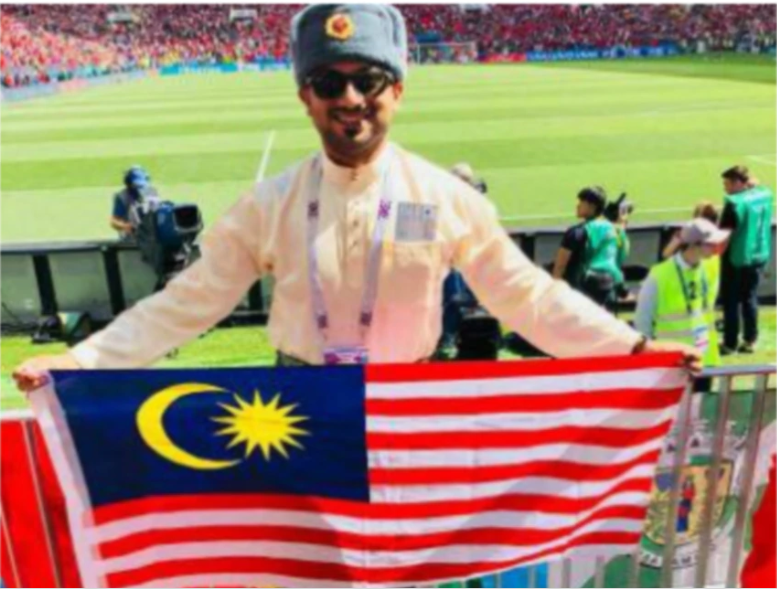 Malaysian Wears Baju Melayu To The World Cup! - World Of Buzz 5