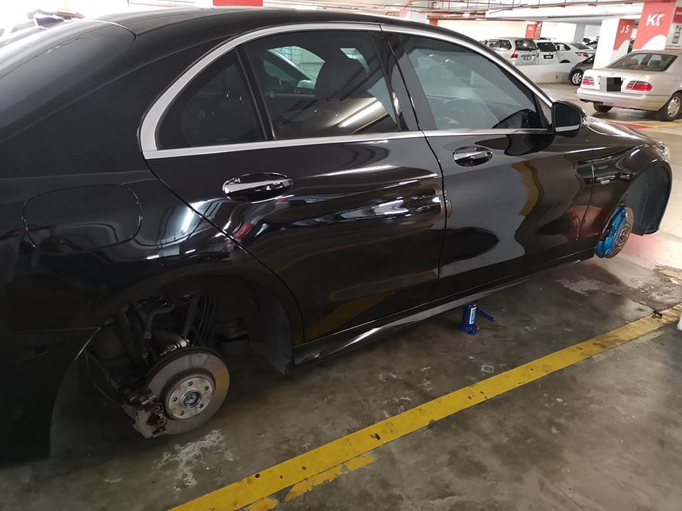 M'sian Girl Shocked to Find Car's Tyres and Rim Stolen at Cheras Selatan Mall - WORLD OF BUZZ 1