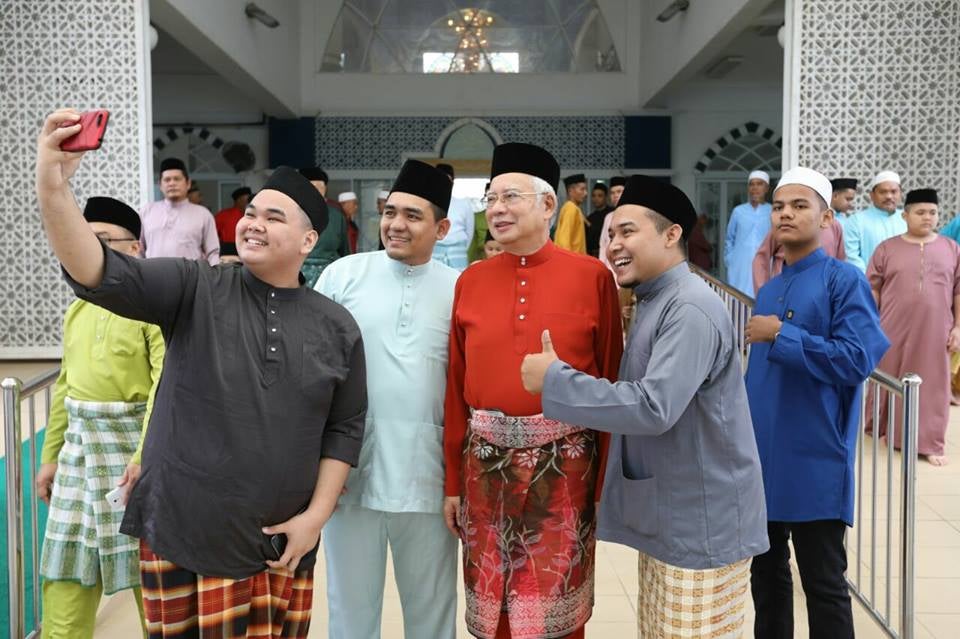 Najib's Raya Messages Urges Malaysians to Forgive and Forget About Past Mistakes - WORLD OF BUZZ 2