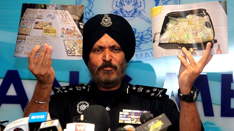 Police Also Found Clever Dupes of Branded Handbags During Valuation from Najib's Raids - WORLD OF BUZZ