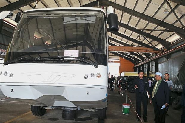 Remember This RM3mil Amphibious Bus? It's Almost Repaired & Will Be Used For Tourists Soon! - WORLD OF BUZZ 1