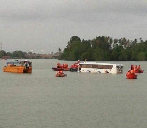 Remember This RM3mil Amphibious Bus? It's Almost Repaired & Will Be Used For Tourists Soon! - WORLD OF BUZZ