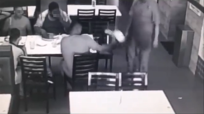 Restaurant Worker Beaten Up By 5 People While On The Job - WORLD OF BUZZ 1