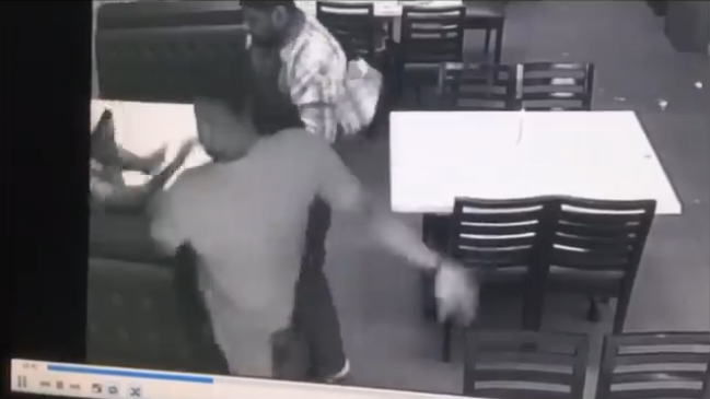 Restaurant Worker Beaten Up By 5 People While On The Job - WORLD OF BUZZ 5