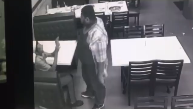 Restaurant Worker Beaten Up By 5 People While On The Job - WORLD OF BUZZ 6