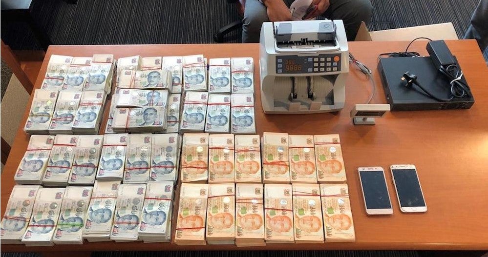 Msians Trick Locals into Transferring RM1.7 Million in Singapores Largest Scam of the Year - WORLD OF BUZZ