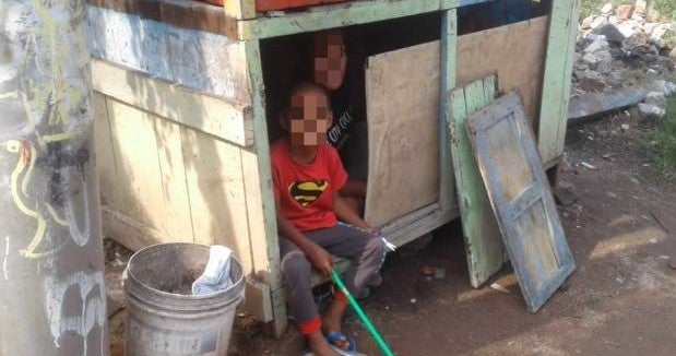 Boy And Pregnant Mother Found Living In An Abandoned Burger Stall At Balai Panjang - World Of Buzz