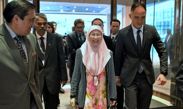 Dpm Wan Azizah Flew Via Commercial Airline To Mongolia To Reduce Government Spending - World Of Buzz 1
