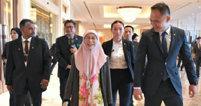Dpm Wan Azizah Flew Via Commercial Airline To Mongolia To Reduce Government Spending - World Of Buzz 4