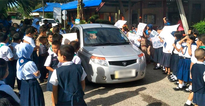 lazy teacher suspended after badass primary pupils surround her car and protest world of buzz