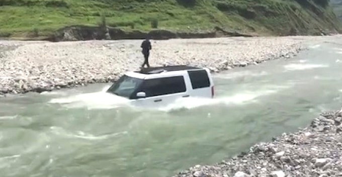 Man Washes Expensive Land Rover By River To Save Rm12, Car Ends Up Getting Flooded - World Of Buzz