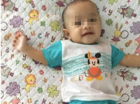 Media Criticised by Netizens For Taking Photos of 5-Month-Old Baby's Grieving Parents - WORLD OF BUZZ