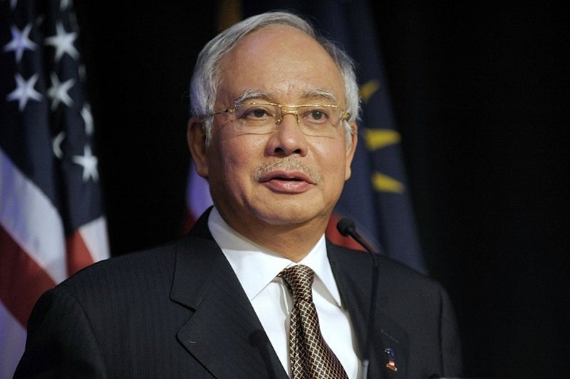 Najib Insists RM2.6 Billion is Donation for GE13, Claims Zeti Aziz Knew About It Too - WORLD OF BUZZ 2