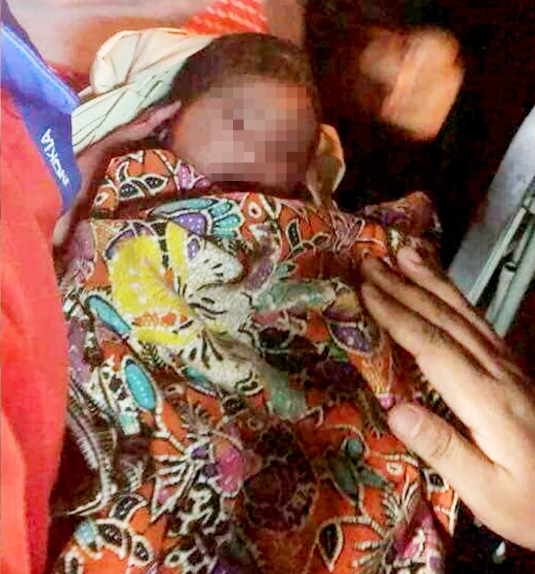 Newborn Baby In Ipoh Cruelly Abandoned In Paper Bag Hung On Car's Side Mirror - World Of Buzz 2