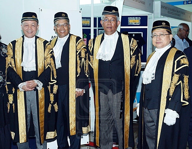 Our New Chief of Justice is The First East M'sian to Hold the Post, Here's What You Should Know - WORLD OF BUZZ 3