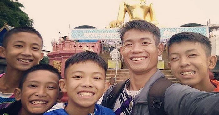 story of thai footbal team coach goes viral touches the hearts of millions world of buzz 8 1