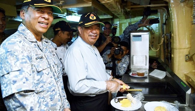 "This is Not Defence Minister Material. This is A Joker," Najib Says About Mat Sabu - WORLD OF BUZZ