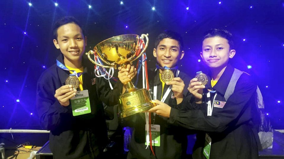 Three Amazing Teenagers Made Malaysia Proud at an International Robotics Competition - WORLD OF BUZZ