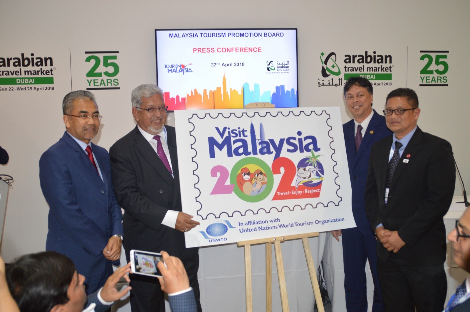 Tourism Ministry Wants to Hold an Open Contest to Redesign Visit Malaysia 2020 Logo - WORLD OF BUZZ 1
