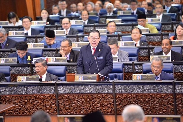 Transport Minister: Unlimited Monthly Public Transportation Pass At Rm100 Only In 2019 - World Of Buzz