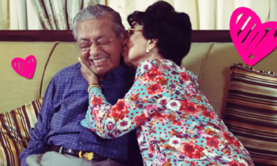 Tun Mahathir And Tun Siti Shares Sweet Kiss During Birthday Interview With M'Sian Teen Star - World Of Buzz