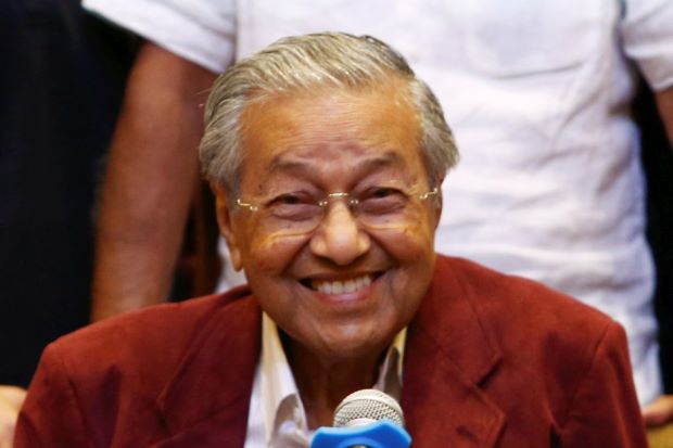 Tun Mahathir Reveals How He Manages to Stay Sharp and Healthy at 93 Years Old - WORLD OF BUZZ 3