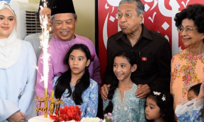Tun Mahathir Reveals How He Manages To Stay Sharp And Healthy At 93 Years Old - World Of Buzz 5