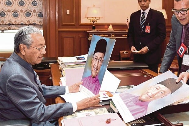 Tun Mahathir Reveals How He Manages to Stay Sharp and Healthy at 93 Years Old - WORLD OF BUZZ