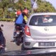 Watch How Robbers Tried To Smash Window At Traffic Light In Bukit Jalil Technology Park - World Of Buzz