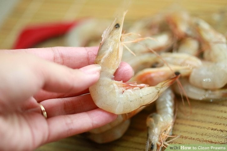 Woman Suffers Organ Failure and Dies After Accidentally Cutting Finger When Cleaning Shrimps - WORLD OF BUZZ