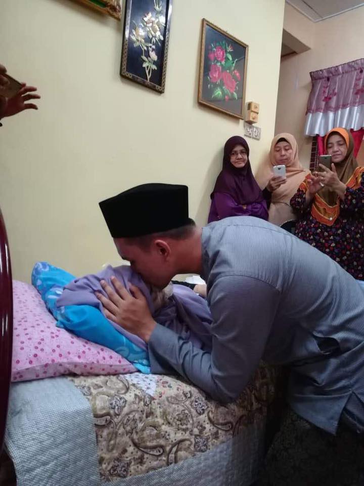24yo Cancer-Stricken M'sian Bride Sadly Passes Away Less Than 24 Hours After Marriage - WORLD OF BUZZ 2