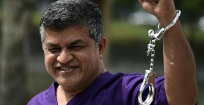 After Years of Arrests & Harrasment, Zunar's Banned Books Are Finally Being Sold in Major Bookstores - WORLD OF BUZZ 1