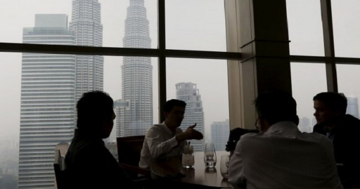 Almost 81% Of Malaysians Prefer Working For Bosses Their Age Or Older Than Them, Reveals Survey - World Of Buzz