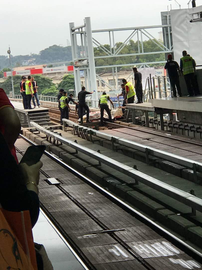 BREAKING: Passenger Tragically Dies After Falling on Track at Pusat Bandar Puchong LRT Station - WORLD OF BUZZ