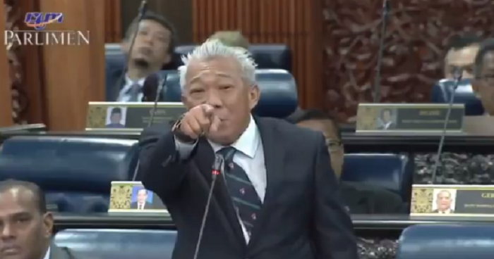 Bung Moktar Shouts "F*** You" in Parliament After MP Brings up Rumours of Him Gambling in Casino - WORLD OF BUZZ 1