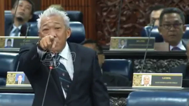 Bung Moktar Shouts "F*** You" in Parliament After MP Brings up Rumours of Him Gambling in Casino - WORLD OF BUZZ
