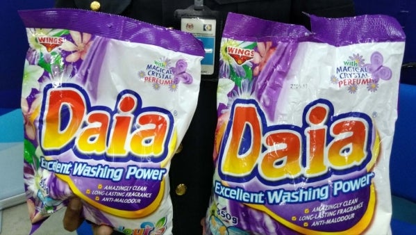 Fake Daia Detergent Found in Shops in Malaysia, Over 1,300 Packs Seized - WORLD OF BUZZ