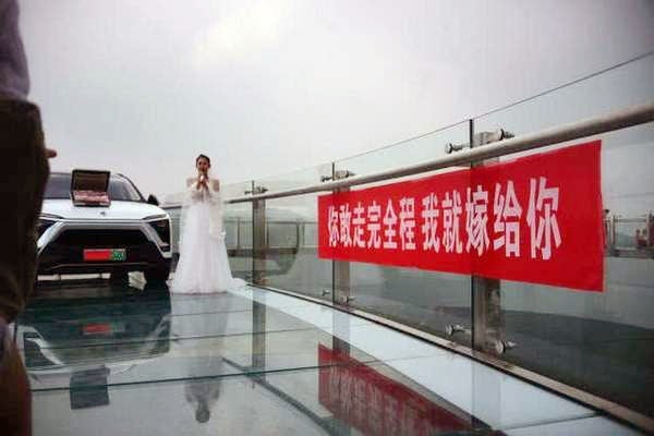 Girl Proposes with New Car and RM600K Cash, BF Runs Away Due to Fear of Heights - WORLD OF BUZZ