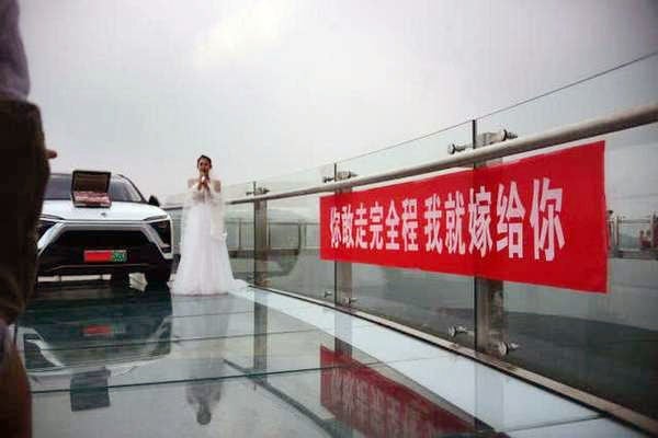 Girl Proposes With New Car And Rm600K Cash, Bf Runs Away Due To Fear Of Heights - World Of Buzz