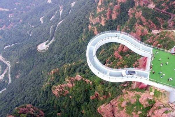 Girl Proposes with New Car and RM600K On Glass Bridge, BF Runs Away Due to Fear of Heights - WORLD OF BUZZ