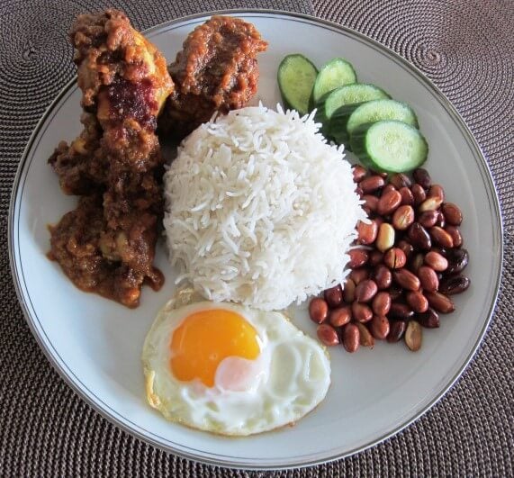 Here's How Nasi Lemak Was Created and Why M'sians Eat It for Breakfast - WORLD OF BUZZ